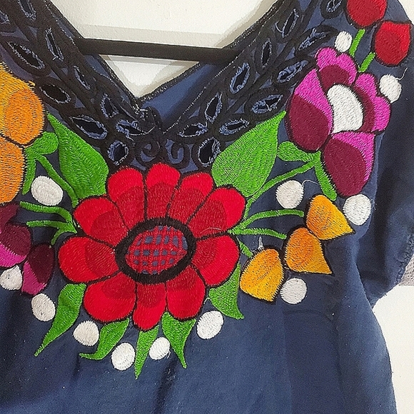 Embroidered Top  Size Med - Picture 4 of 7